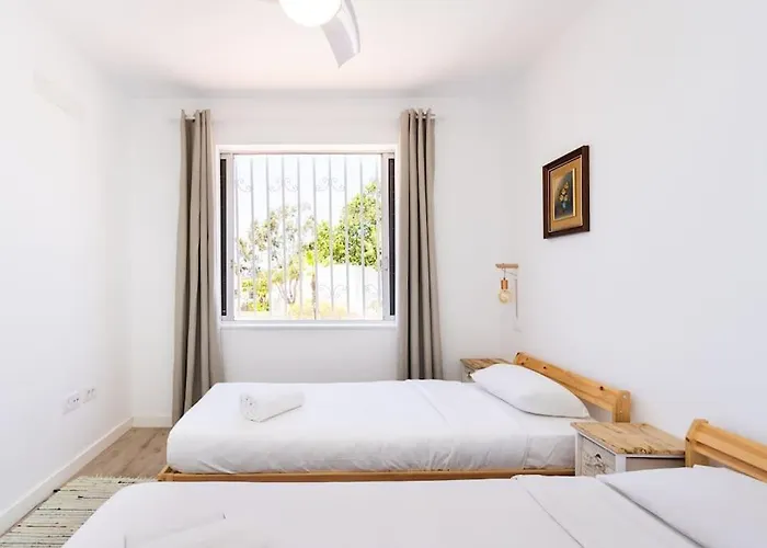 Dialez Holidays - Rebecca 펜션 *