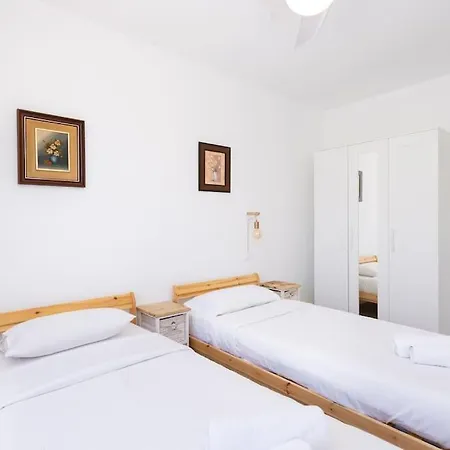 Dialez Holidays - Rebecca Holiday home *