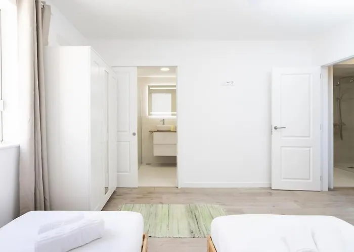 Dialez Holidays - Rebecca Nyaraló *